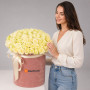 Композиция из 89 белых роз в коробке — вид 2